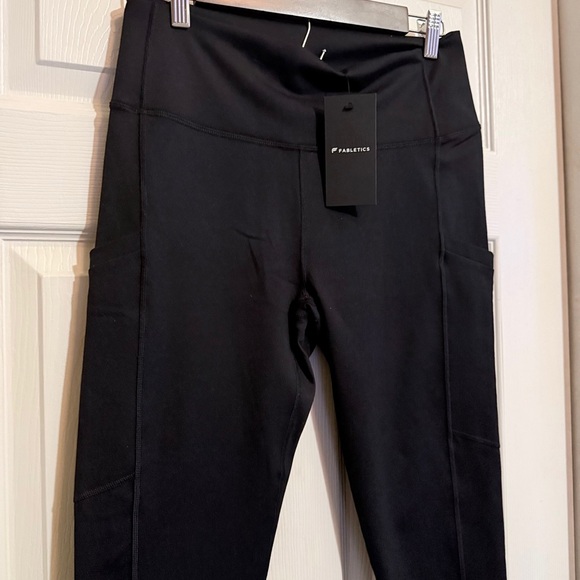 NWT Fabletics PowerHold Leggings with Pockets - Picture 3 of 9